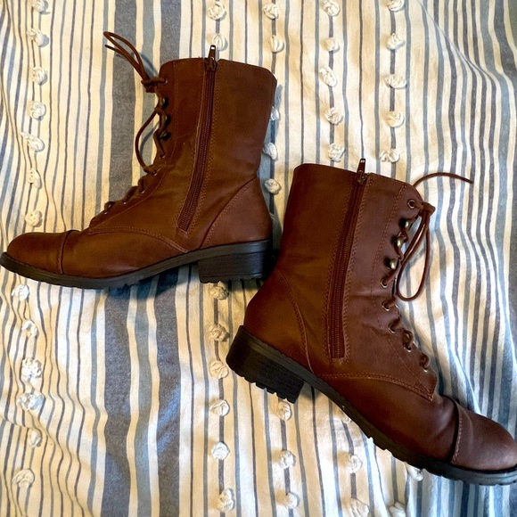 Women’s size 8 Unr8ted combat boots (brown) - Picture 2 of 4